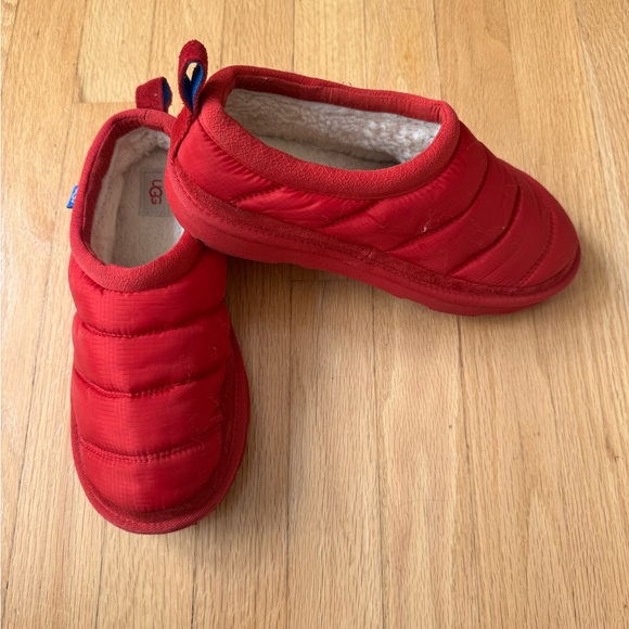 UGG Kids Vibrant Red Slippers - Picture 2 of 7